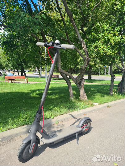 Продам Электросамокат Xiaomi mijia m365
