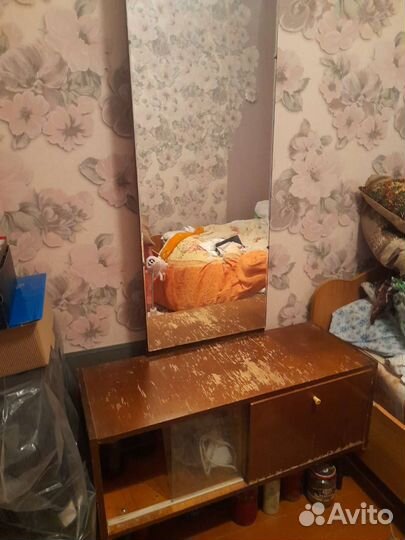 Трюмо с зеркалом