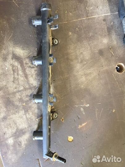 Топливная рампа Рено Меган 2