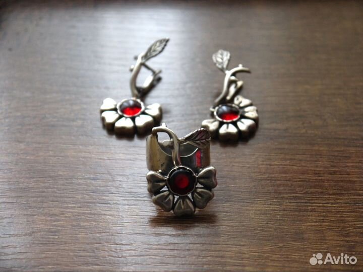 Серебряный комплект (серьги и перстень)