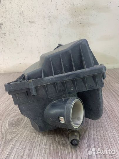 Корпус воздушного фильтра Opel Zafira B Z16XEP