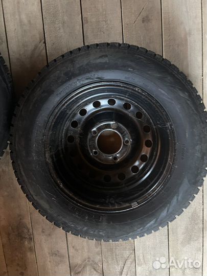 Зимняя резина г16 215 65 с дисками нива