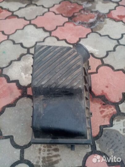 Корпус воздушного фильтра на volkswagen passat b3