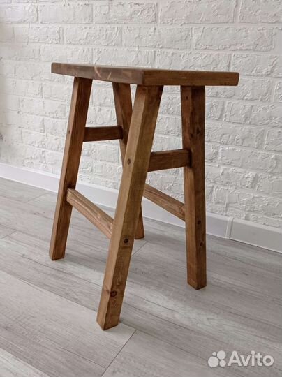 Деревянный табурет, лавка, стул