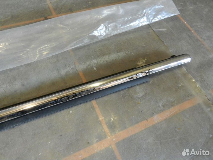 Накладка стекла переднего правого - Toyota RAV 4