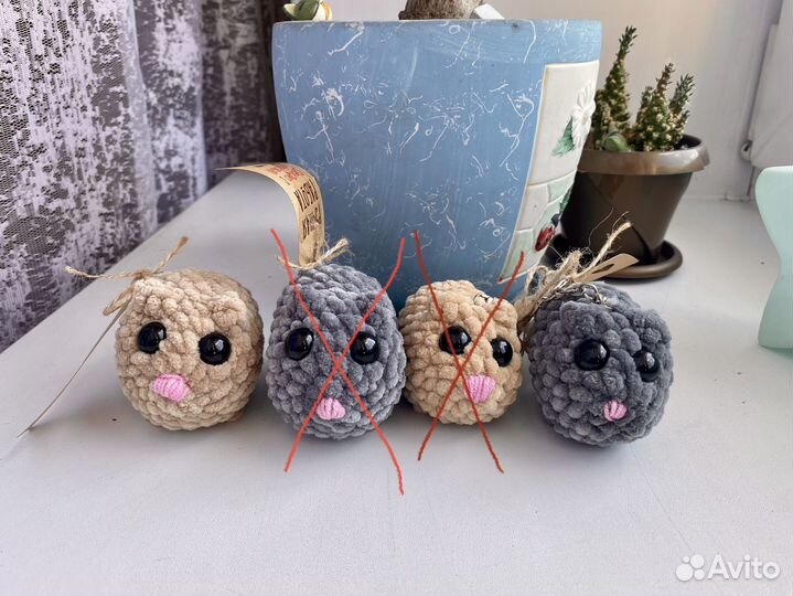 Игрушка из мема Sad hamster (грустный хомяк)