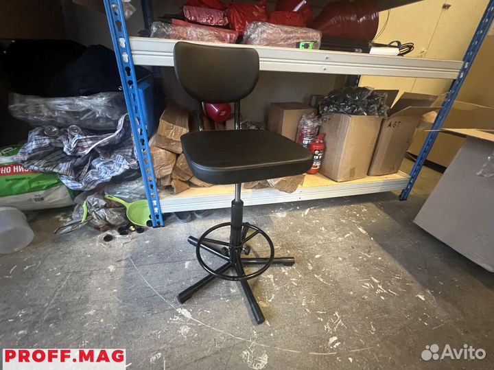 Стул лабораторный винтовой YI601