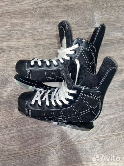 Коньки хоккейные 40 размер
