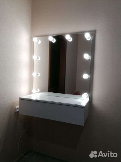 Гримерные комоды с лампами