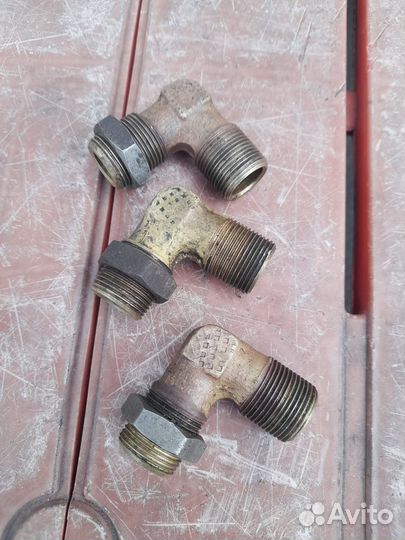 Фитинги резьбовые,угловые