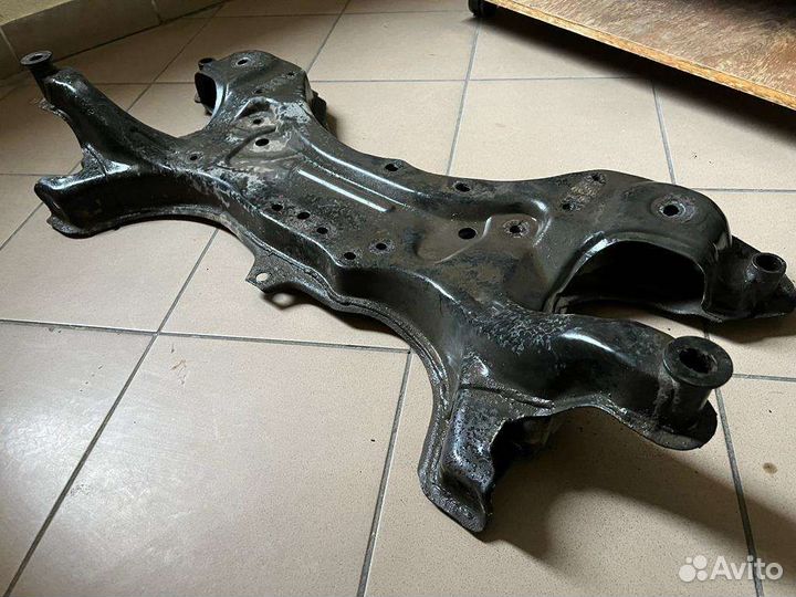 Подрамник передний Toyota Corolla E 120