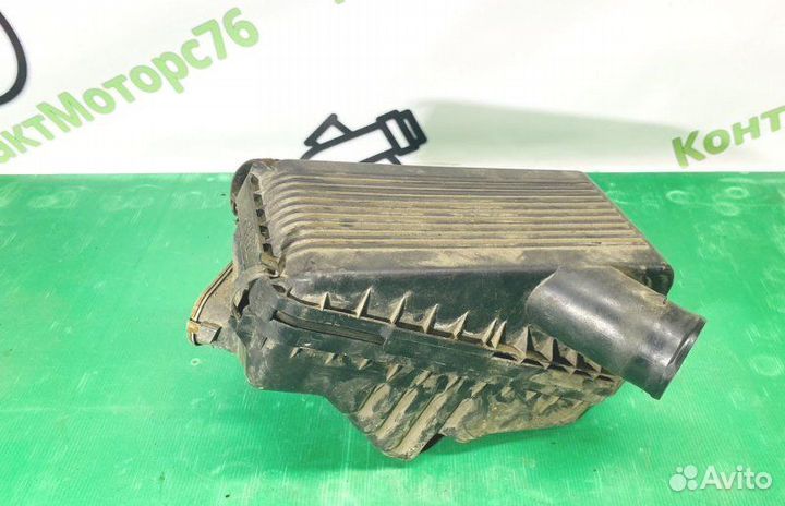 Корпус воздушного фильтра Toyota Carina E седан