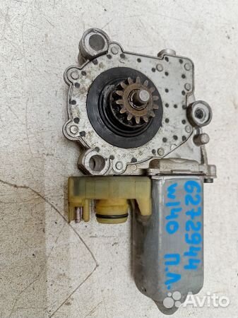 Моторчик переднего левого стеклоподъемника