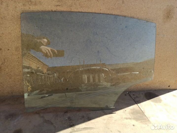 Стекло заднее левое Mazda 3 BK 2002-2009