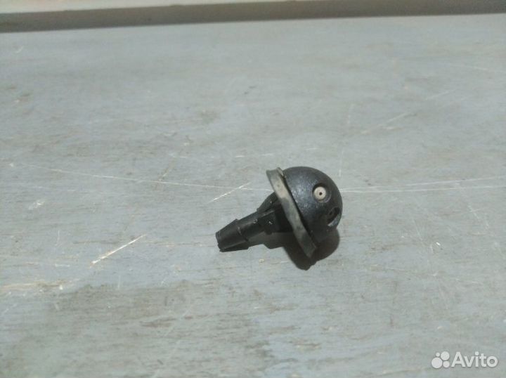 Форсунка стеклоомывателя передняя левая LADA