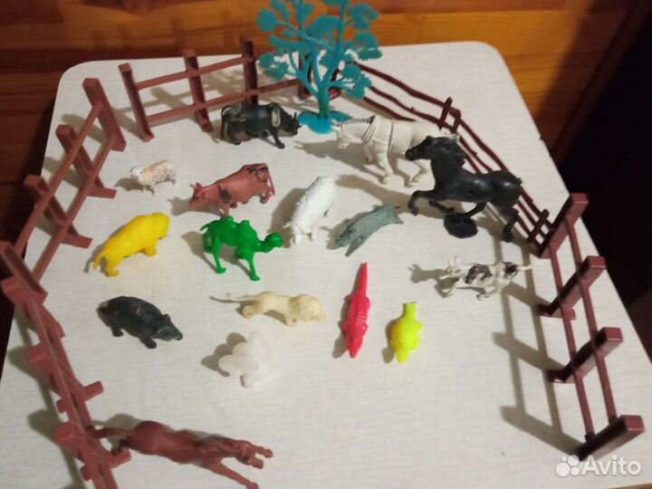 Игрушечные фигурки животные,ферма 90х годов