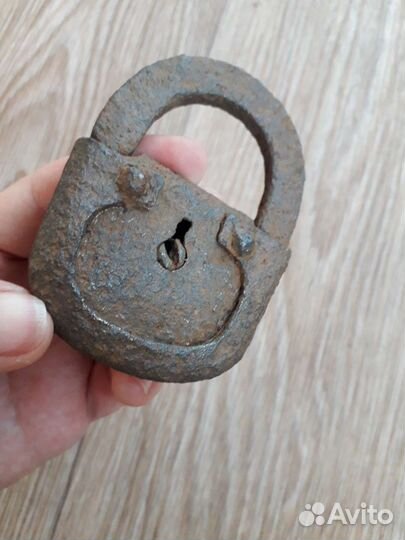 Старинные навесные замки