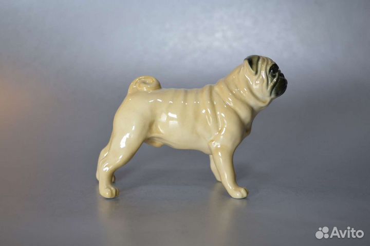 Мопс фарфоровая статуэтка