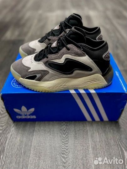 Кроссовки Adidas