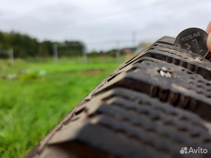 Bridgestone Ice Cruiser 7000 215/70 R16