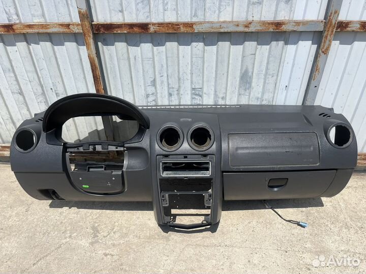 Панель (торпеда) рено логан 1