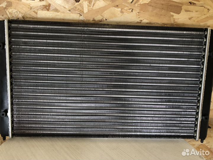 Радиатор системы охлаждения VW Golf 99