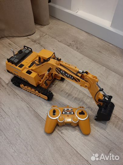 Экскаватор на пульте управления