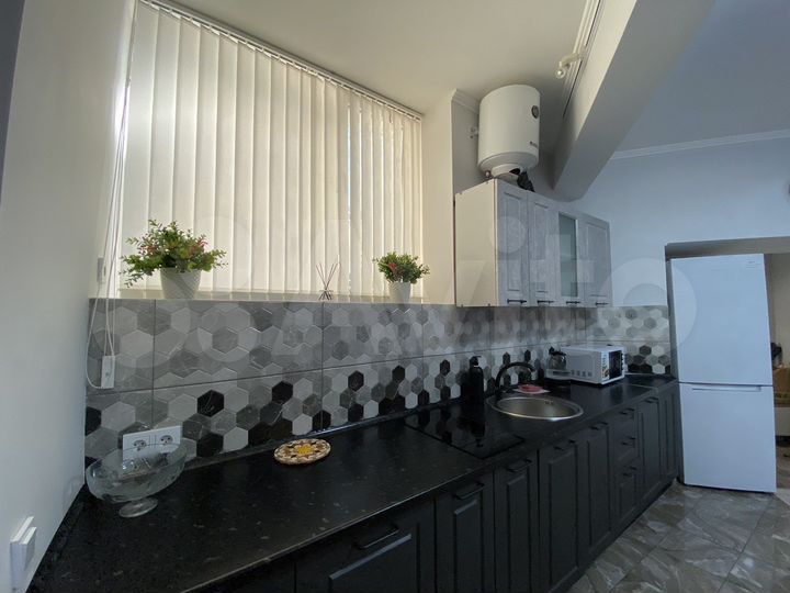 2-к. квартира, 73 м², 1/2 эт.