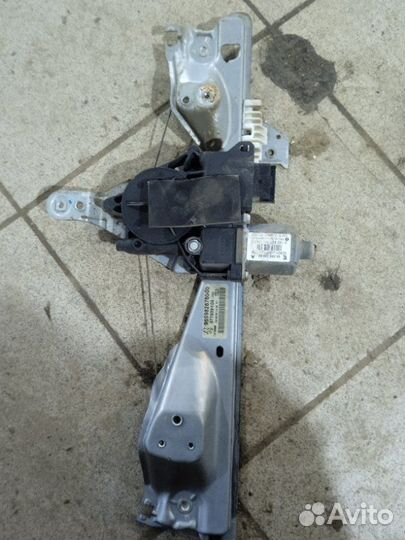 Моторчик стеклоподъемника задний левый Peugeot 308