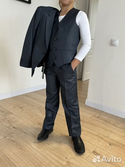 Костюм школьный для мальчика р-р 32