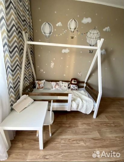 Детская кровать вигвам с комбинированным выкрасом