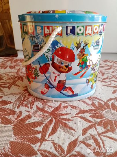 Жестяная коробка для Новогодних подарков