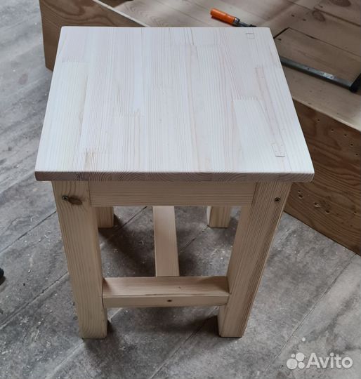 Табурет деревянный