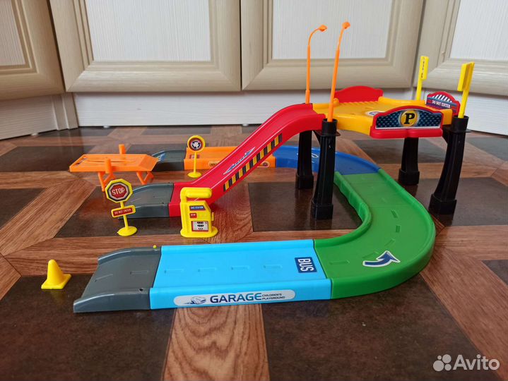 Игрушка автомобильный трек