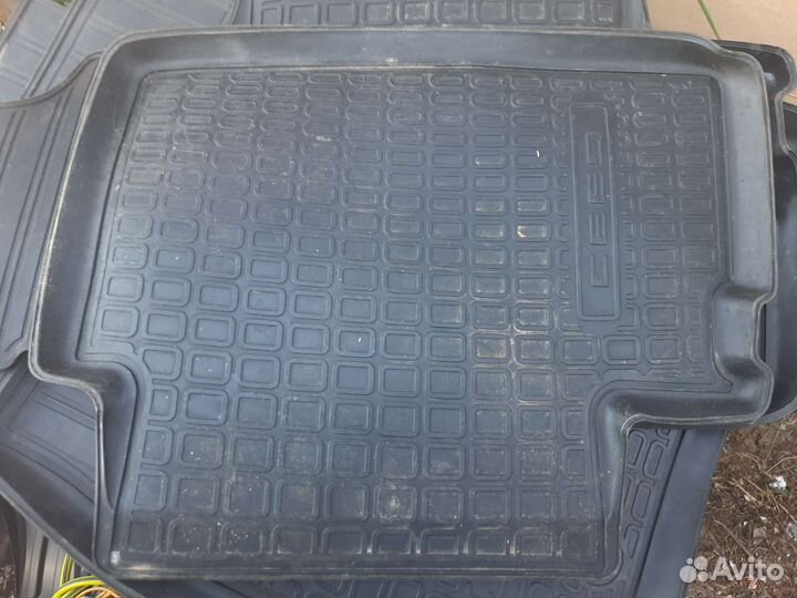 Автомобильные коврики резиновые