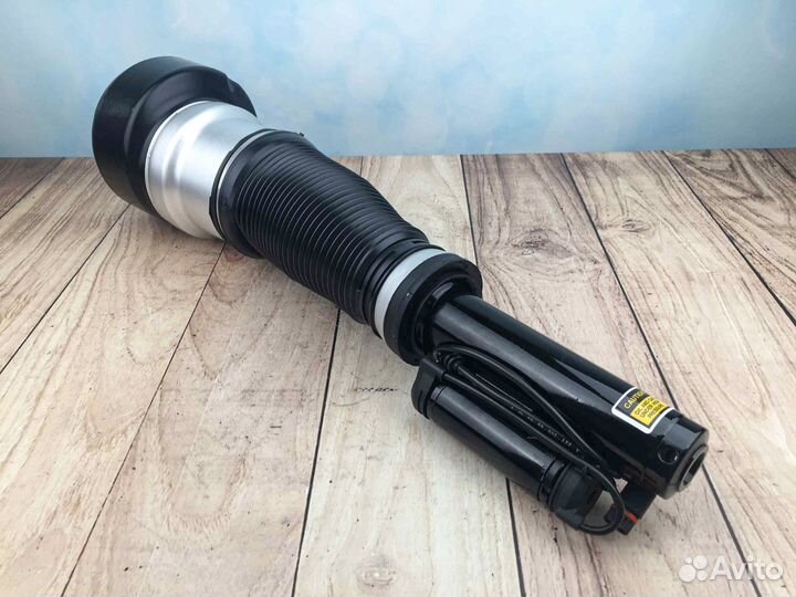 Стойка передняя Mercedes W221 / C216 задний привод