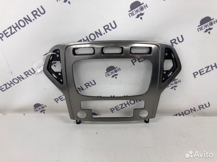 Рамка магнитолы Ford Mondeo хэтчбек 5 дв. 2.0 2009
