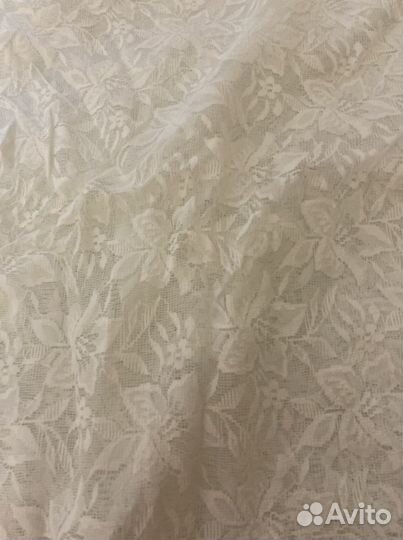 Отрез ткани гипюр