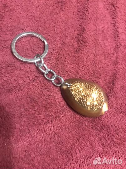 Брелок из ракушки Каури