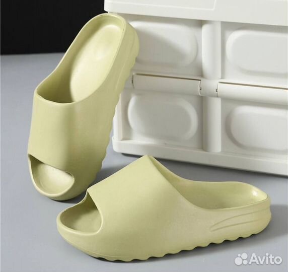 Тапочки Adidas yeezy slide