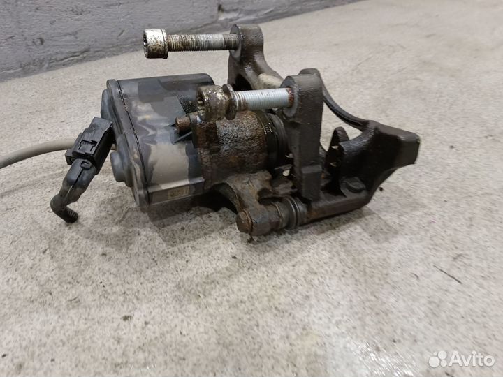 Задний правый тормозной суппорт WV Passat CC B7