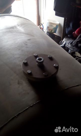 Емкость 1,6 куб нержавейка бочка колеса