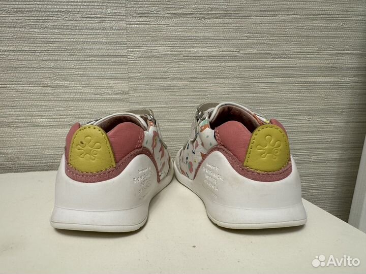 Кроссовки для девочки