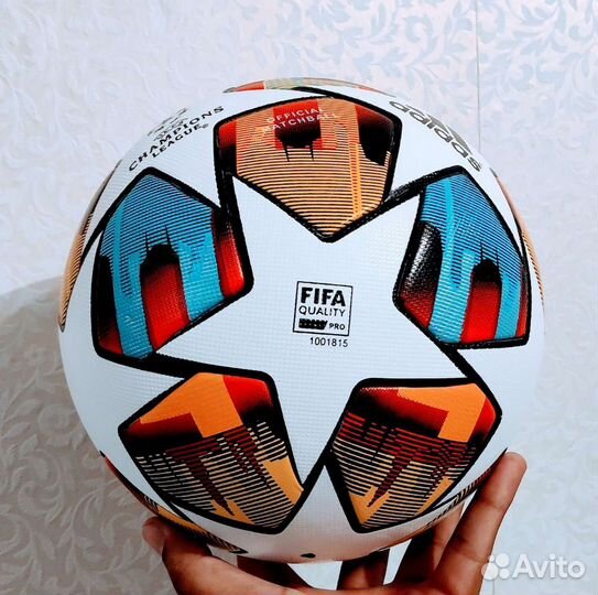 Футбольный мяч
