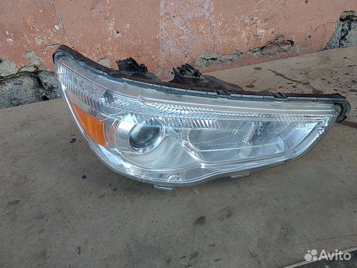 Фара Mitsubishi Outlander XL