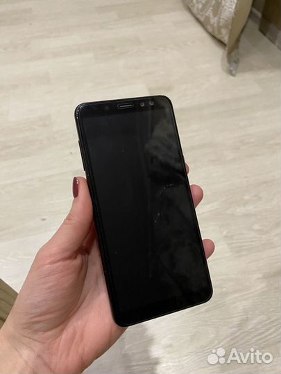 Samsung Galaxy A8 (2018), 4/32 ГБ