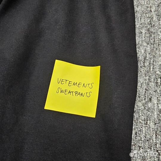 Черные штаны Vetements