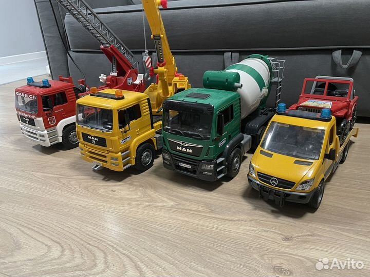 Машинка bruder автокран MAN