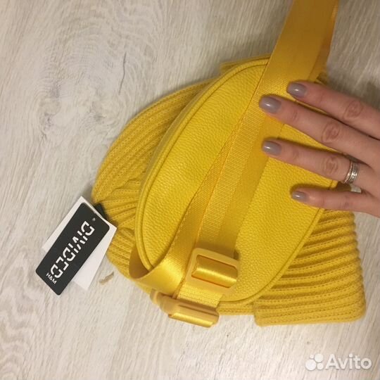 Сумка поясная и шапка H&M