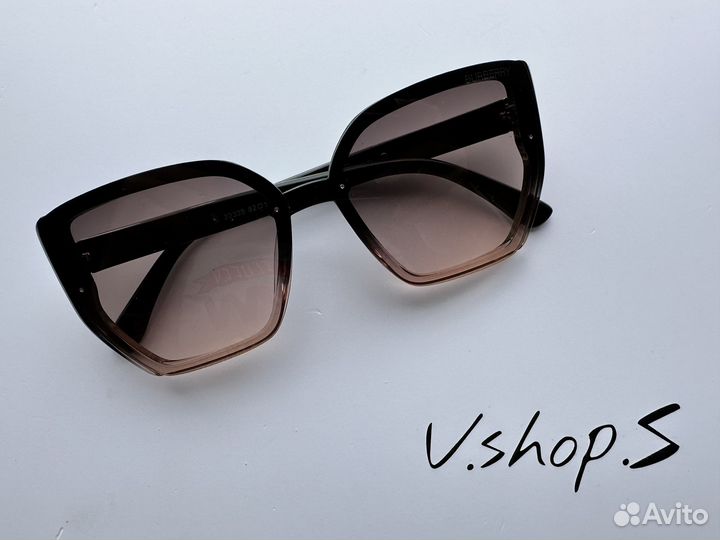 Солнцезащитные очки Burberry